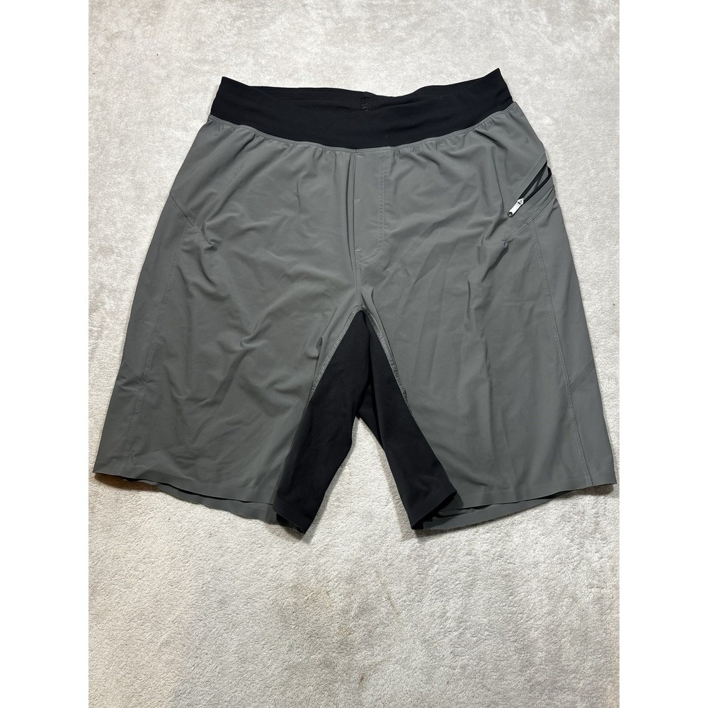 Lululemon Shorts Men's Size M Gray Lined Athletic Gym Running Shorts
